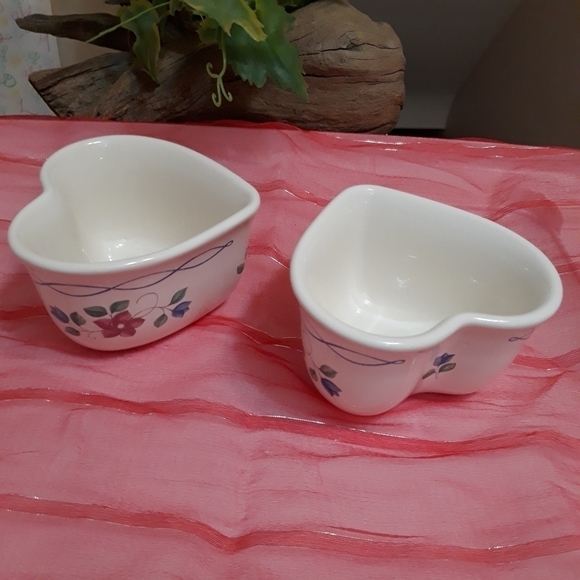 Vintage USA Pfaltzgraff Heart Shaped Bowl Set of Two Floral on White - Picture 1 of 11